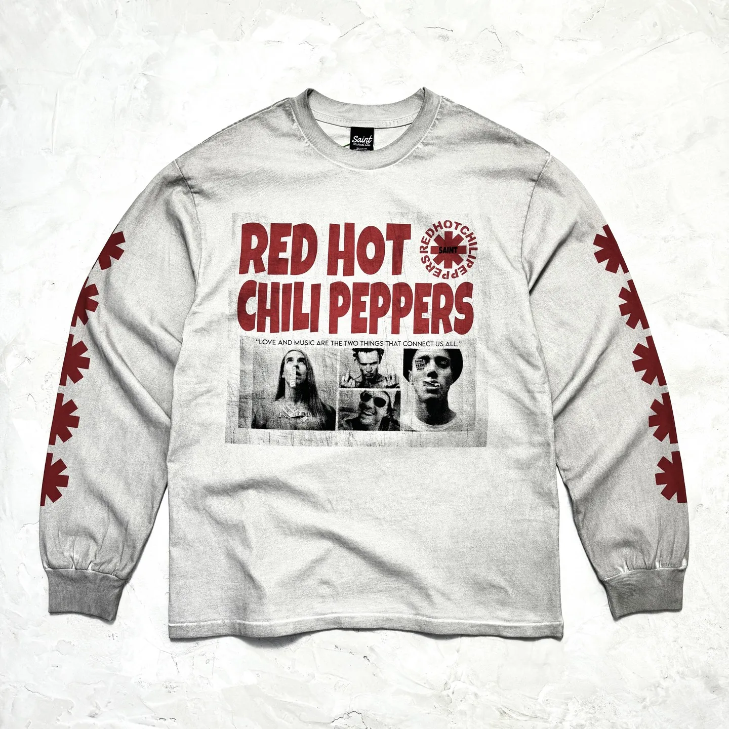 P158 # CTS-98 Saint 26SS RHCP Red Hot Chili Peppers co-branded long sleeves. Original washed 260g pure cotton fabric. Retro single-stitch heaven and earth stitch technology. Heavy Assut fermentation mill washing water. Invincible hand feel and texture. Size: S M L The most common and complex single-needle sewing process (commonly known as single-thread heaven and earth stitch) among vintage vintage brands such as Michael. White ink direct-injection printing is clear and delicate. Heavy distressed washing process. Special cement gray effect that can only be achieved by multiple washings. Absolutely invincible texture and feel. Perfectly achieves the natural retro high-end sense of vintage. Distinguishes the hard and uncomfortable garbage washing effect.